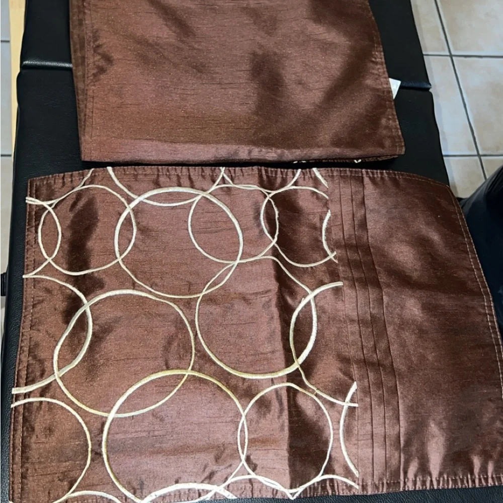 Elegant Brown Placemat & Table Runner Set